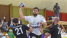 Přes plzeňskou obranu zakončuje Lukáš Václav ze Zubří. Přes plzeňskou obranu zakončuje Lukáš Václav ze Zubří.