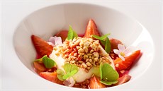 Originální panna cotta z podmáslí je jednou z novinek šéfkuchaře Vojtěcha... Originální panna cotta z podmáslí je jednou z novinek šéfkuchaře Vojtěcha...
