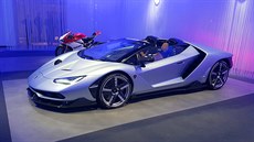 Lamborghini Centenario představil v předvečer autosalonu koncern Volkswagen,... Lamborghini Centenario představil v předvečer autosalonu koncern Volkswagen,...
