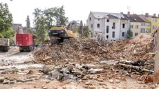 Demolice tiskárny v pardubické Smilově ulici jde velmi rychle dopředu. Demolice tiskárny v pardubické Smilově ulici jde velmi rychle dopředu.
