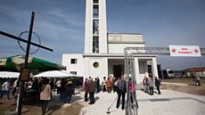 Obyvatelé Mirovic a okolí se ve středu přišli podívat na obnovený kostel Církve... Obyvatelé Mirovic a okolí se ve středu přišli podívat na obnovený kostel Církve...