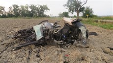 U jihomoravských Dyjákovic narazil VW Golf do stromu. Řidič ve zcela... U jihomoravských Dyjákovic narazil VW Golf do stromu. Řidič ve zcela...