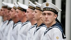 Ukrajintí vojáci bhem vítání prezidenta Reuvena Rivlina v Kyjev (27. záí...