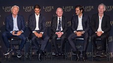 PĚT LEGEND POHROMADĚ. Zleva kapitán evropského týmu Björn Borg, Rafael Nadal,... PĚT LEGEND POHROMADĚ. Zleva kapitán evropského týmu Björn Borg, Rafael Nadal,...