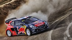 Sébastien Loeb se svým vozem Peugeot na rallycrossu ve Francii. Sébastien Loeb se svým vozem Peugeot na rallycrossu ve Francii.