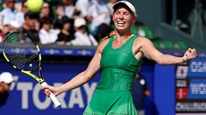 Dánská tenistka Caroline Wozniacká slaví triumf na turnaji v Tokiu.