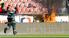 OHE. Momentka z derby praských S aneb pyrotechnika v hlediti