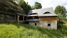 Radvanec, okres eská Lípa. Unikátní mlýn na prodej je z roku 1701 a stojí u...