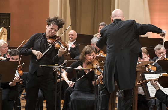 Houslista Joshua Bell a dirigent Jií Blohlávek