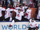 Kanadská euforie po zisku Svtového poháru. Zleva se radují Sidney Crosby,...