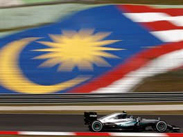 Nmecký závodník Formule 1 Nico Rosberg trénuje ped Malaysia Grand Prix v...