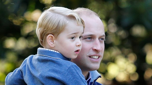 Princ William a jeho syn princ George na dtsk prty (Victoria, 29. z 2016)