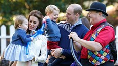 Princ William, Kate a jejich dti Charlotte a George na dtské party v Kanad...