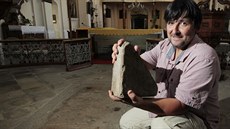 Historik Jiří Sankot se podílel na průzkumu krypty chválenického kostela, v níž... Historik Jiří Sankot se podílel na průzkumu krypty chválenického kostela, v níž...