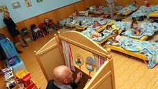 Ivo Valenta na návštěvě základní a mateřské školy v Komni na Uherskohradišťsku. Ivo Valenta na návštěvě základní a mateřské školy v Komni na Uherskohradišťsku.