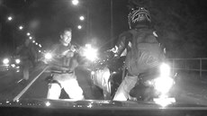 Motorka pronasledovani Motorka pronasledovani