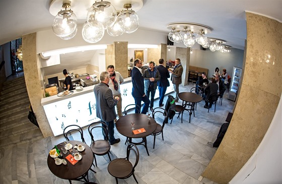 Jihoeská filharmonie v eských Budjovicích otevela novou moderní kavárnu i foyer.