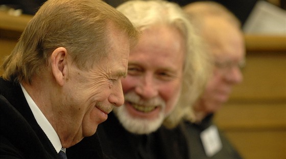 Václav Havel a Petr Oslzlý spolupracovali u v dob, kdy byl Havel jet...