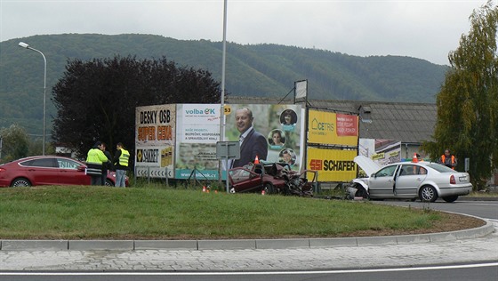 idika vjela na kruhovém objezdu u Drahotu do protismru a poté se eln...