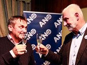 Jihomoravský volební štáb ANO při krajských volbách. Vlevo brněnský primátor... Jihomoravský volební štáb ANO při krajských volbách. Vlevo brněnský primátor...