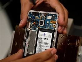Test Samsungu Note 7 v laboratoi Applied Energy Hub battery laboratory v...