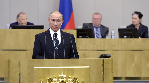 Putin promlouv ped poslanci pi prvnm zasedn nov Sttn dumy (5. jna 2016)