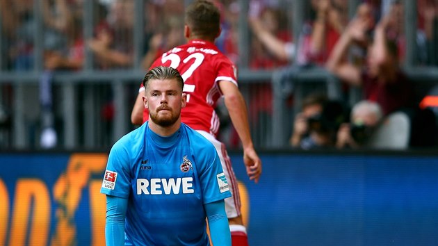 Kolnsk brank Timo Horn po inkasovanm glu na hiti Bayernu Mnichov.