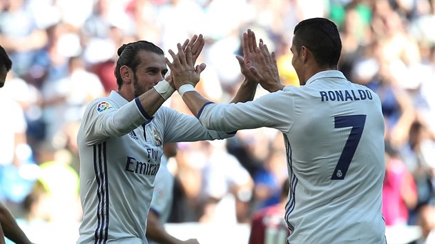 Cristiano Ronaldo pihrl, Gareth Bale hlavou pekonal branke a srovnal skre v utkn mezi Realem a Eibarem na 1:1.