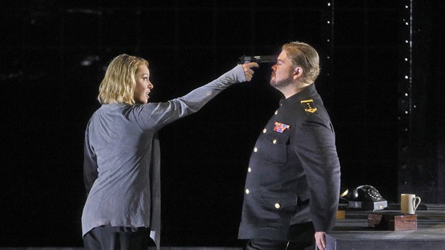 Nina Stemme jako Isolda a Stuart Skelton jako Tristan v Metropolitn opee