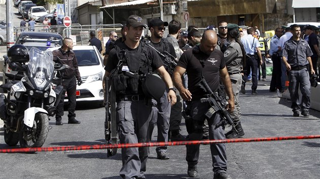 tonk v Jeruzalm zranil osm lidi, policie ho zabila (9. jna 2016)