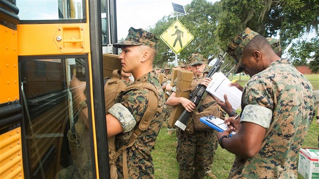 Armdn novci vyklzej sv vcvikov centrum Parris Island v Jin Karoln...