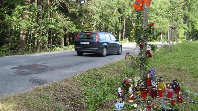 Zde se dostal vz jaguar do protismru a narazil do fordu. Je to asi dva kilometry za Rynrcem smrem na Houserovku.