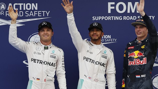 Ti nejlep z kvalifikace ne Velkou cenu Malajsie F1. Zleva druh Nico Rosberg, vtz Lewis Hamilton a tet Max Verstappen.