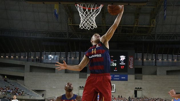 Saa Vezenkov z Barcelony smeuje do koe Oklahoma City.