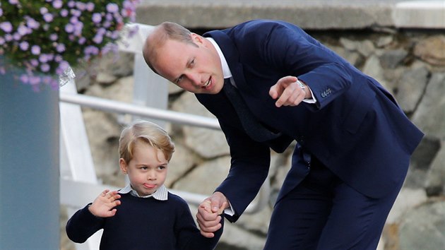 Princ William a jeho syn princ George (Victoria, 1. jna 2016)