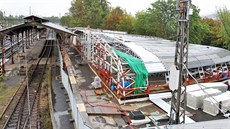 Nová odbavovací hala karlovarského horního vlakového nádraží nebude hotová ani... Nová odbavovací hala karlovarského horního vlakového nádraží nebude hotová ani...