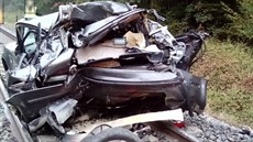 Zdemolované auto po srážce s vlakem na Olomoucku (8. října 2016). Zdemolované auto po srážce s vlakem na Olomoucku (8. října 2016).