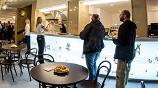 Jihoeská filharmonie v eských Budjovicích otevela novou moderní kavárnu i foyer.