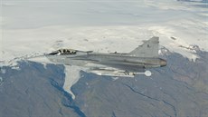 Letoun Gripen eských vzduných sil nad Islandem