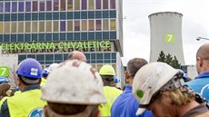 Aktivisté z Greenpeace obsadili v elektrárny Chvaletice.