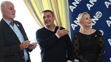 V jihomoravském štábu hnutí ANO (vlevo jednička kandidátky Bohumil Šimek, vedle... V jihomoravském štábu hnutí ANO (vlevo jednička kandidátky Bohumil Šimek, vedle...