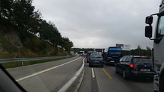 Na 32. kilometru D1 ve směru na Prahu se převrátil kamion, tvoří se kolony... Na 32. kilometru D1 ve směru na Prahu se převrátil kamion, tvoří se kolony...