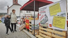 Stánek Penny Marketu ve Starém Plzenci. (7. října 2016) Stánek Penny Marketu ve Starém Plzenci. (7. října 2016)