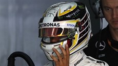 Lewis Hamilton po kvalifikaci na Velkou cenu Malajsie formule 1 v Sepangu.