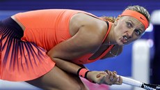 Petra Kvitová na turnaji v Pekingu v roce 2016. I na kurtu jí to seklo.