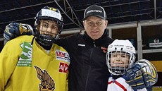Kale Costa (vlevo) už rok hraje za Slovan Ústí, na kemp australských hokejistů... Kale Costa (vlevo) už rok hraje za Slovan Ústí, na kemp australských hokejistů...