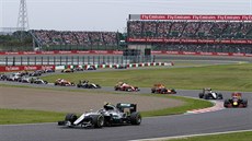 Jede se Velká cena Japonska F1, v čele je Nico Rosberg z Mercedesu. Jede se Velká cena Japonska F1, v čele je Nico Rosberg z Mercedesu.