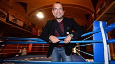 Jaroslav Foldyna, krajský lídr ČSSD, v den voleb moderoval boxerský zápas. Jaroslav Foldyna, krajský lídr ČSSD, v den voleb moderoval boxerský zápas.
