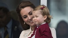 Vévodkyn Kate a její dcera princezna Charlotte (Victoria, 1. íjna 2016)