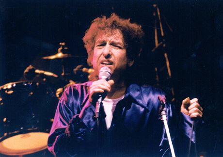 Americký hudebník Bob Dylan na praském koncertu v Paláci kultury (12. bezna...